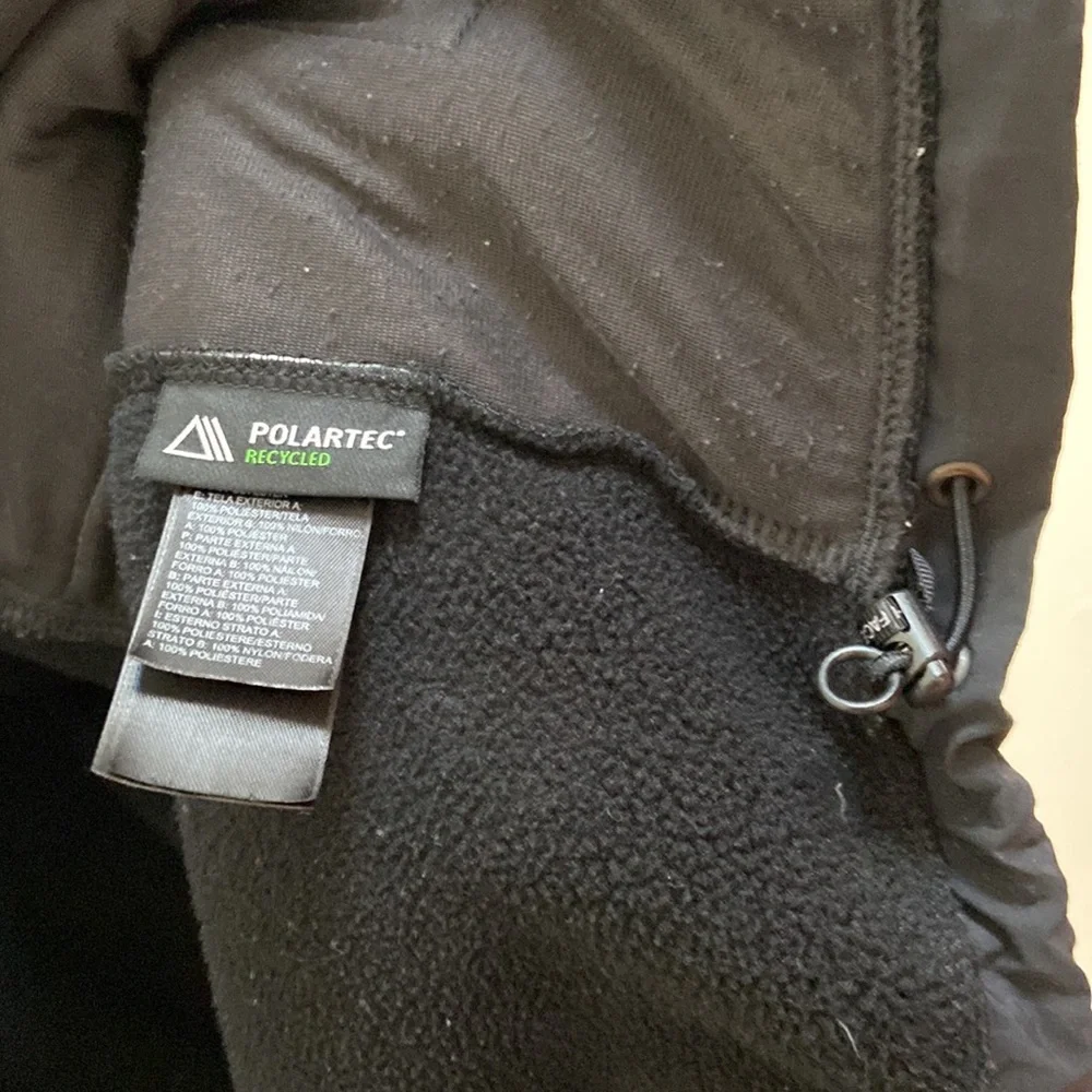 Men’s The North Face black fleece zip up jacket. Polartec recycled. Size medium.